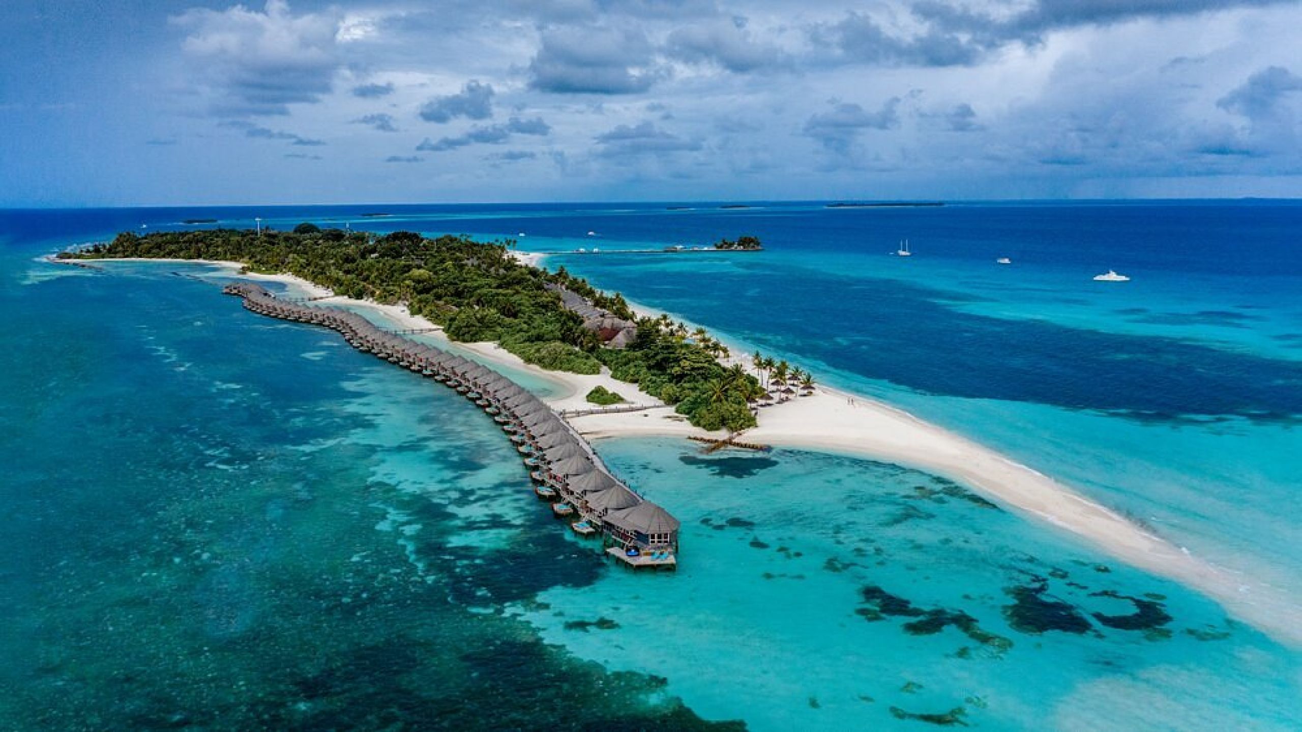 jump in maldive